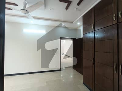 جی ۔ 15 اسلام آباد میں 8 کمروں کا 1 کنال مکان 1.95 لاکھ میں کرایہ پر دستیاب ہے۔
