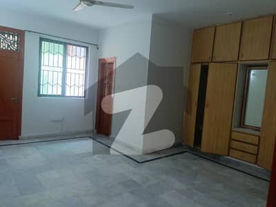 ای ۔ 11/4 ای ۔ 11,اسلام آباد میں 2 کمروں کا 10 مرلہ زیریں پورشن 90.0 ہزار میں کرایہ پر دستیاب ہے۔