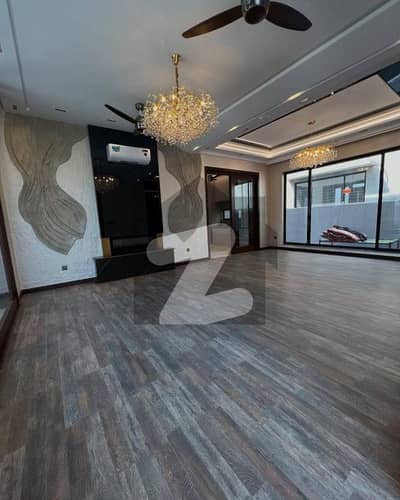 ڈی ایچ اے فیز 5 - بلاک ایل فیز 5,ڈیفنس (ڈی ایچ اے),لاہور میں 4 کمروں کا 10 مرلہ مکان 4.2 کروڑ میں برائے فروخت۔