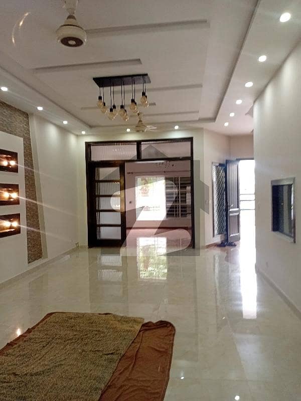 Designer House With Beautiful Views Designer House With Beautiful Views