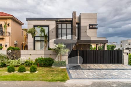 ONE KANAL FULLY FURNISHED MODERN DESIGNED BUNGALOW AVAIABLE FOR SALE