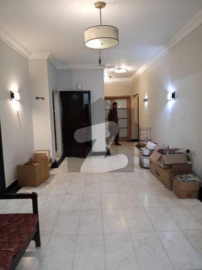 عسکری 2 کراچی کنٹونمنٹ,کینٹ,کراچی میں 3 کمروں کا 10 مرلہ فلیٹ 2.3 لاکھ میں کرایہ پر دستیاب ہے۔