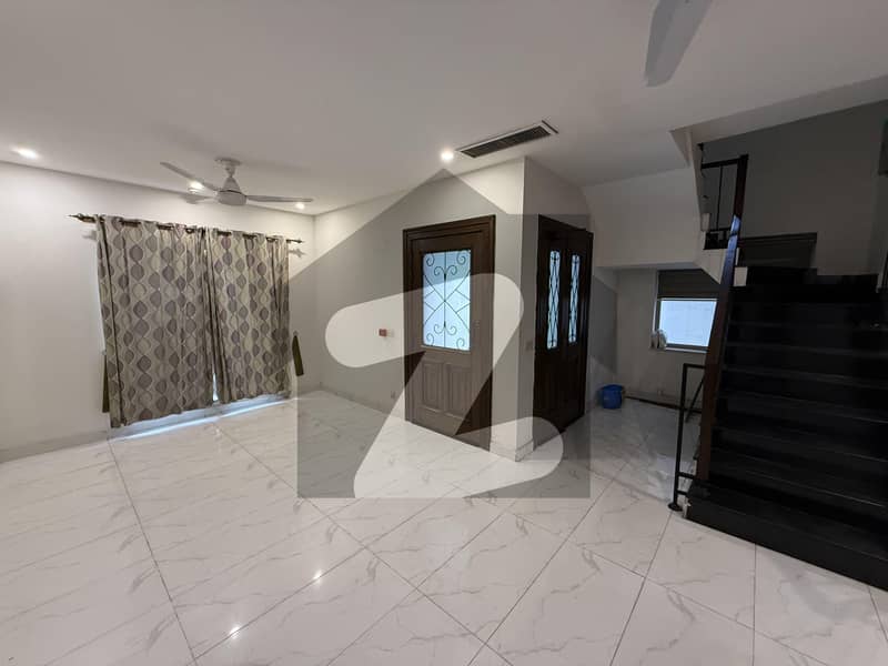 5 Marla Beautiful House Available For Rent 5 Marla Beautiful House Available For Rent