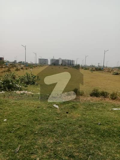 ڈی ایچ اے فیز 7 - بلاک وائے فیز 7,ڈیفنس (ڈی ایچ اے),لاہور میں 10 مرلہ رہائشی پلاٹ 1.35 کروڑ میں برائے فروخت۔