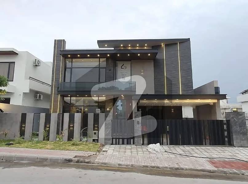 1 Kanal House Available For Rent