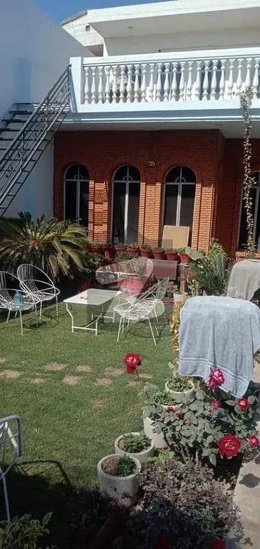 سبزہ زار کالونی ملتان میں 5 کمروں کا 13 مرلہ مکان 2.9 کروڑ میں برائے فروخت۔