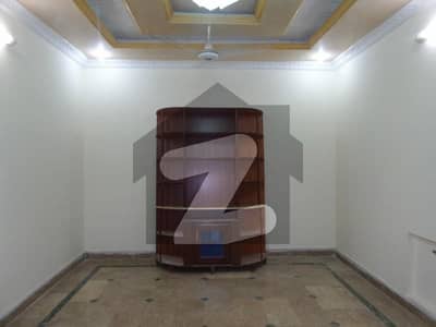 آئی ۔ 8/2 آئی ۔ 8,اسلام آباد میں 3 کمروں کا 1 کنال زیریں پورشن 3.5 لاکھ میں کرایہ پر دستیاب ہے۔