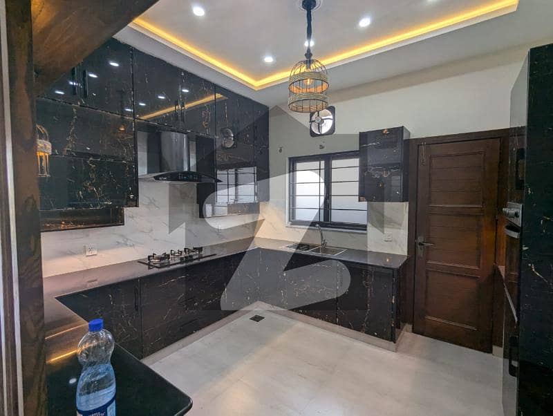 10 MARLA Independent Ground Portion For Rent .