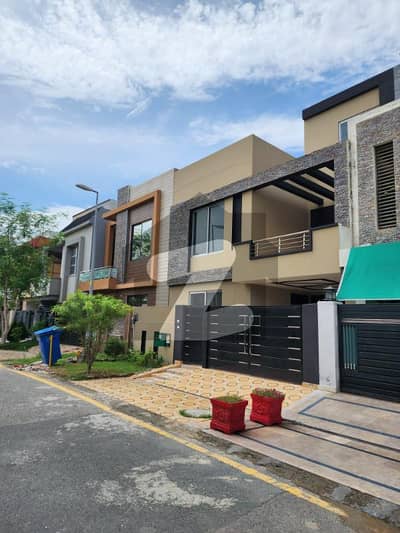 5 marla Double Story Used House Available For Sale Bahria Nasheman Lahore