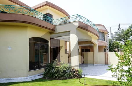100% Orignal Images 01 Kanal Modern Design House Near Mosque And Theme Park For Rent In DHA Phase 4 Lahore.