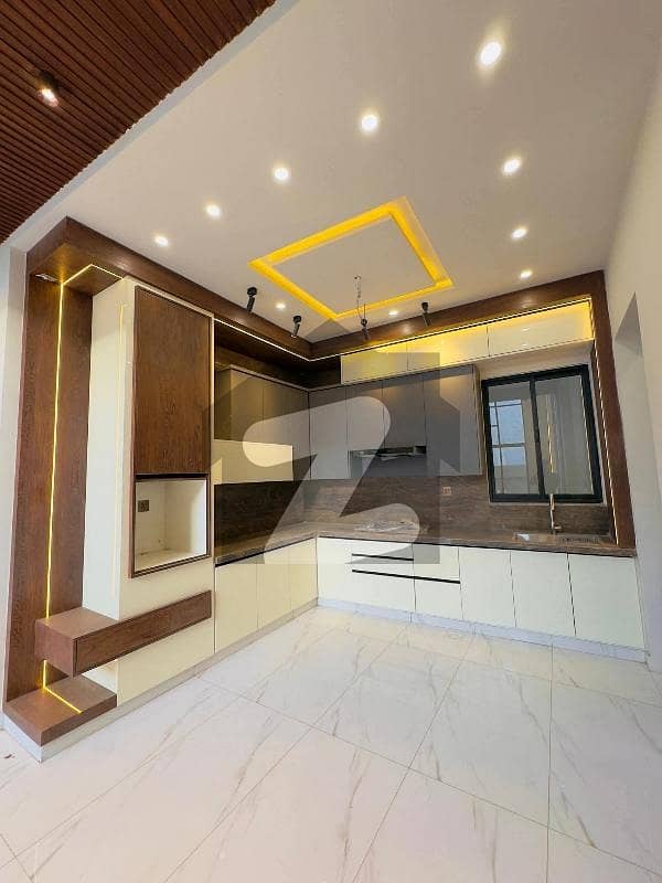 8.5 MARLA HOUSE AVAILABLE FOR RENT 8.5 MARLA HOUSE AVAILABLE FOR RENT