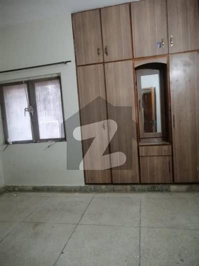 G11/4 PHA FLAT FOR RENT PRIME LOCATION