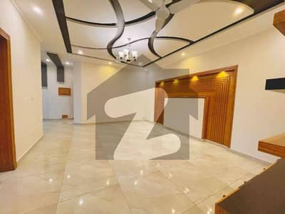 10 Marla Designer House For Rent