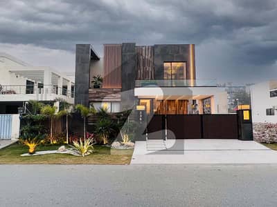 1 KANAL MODERN DESIGNE TOP LOCATION BUNGLOW DHA LAHORE