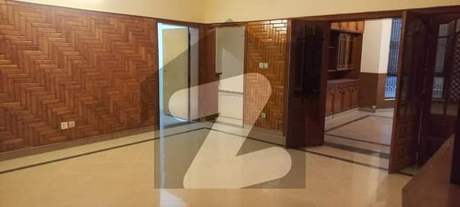 ایف ۔ 10 اسلام آباد میں 4 کمروں کا 16 مرلہ مکان 3.0 لاکھ میں کرایہ پر دستیاب ہے۔