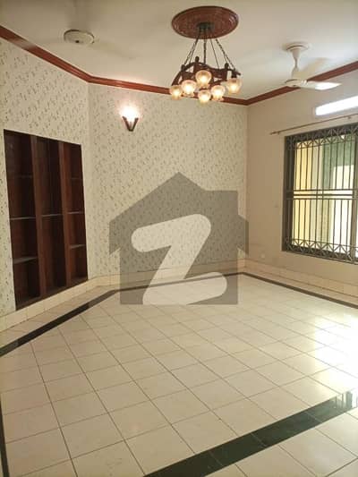 پی ڈبلیو ڈی کالونی راولپنڈی میں 8 کمروں کا 1 کنال مکان 2.5 لاکھ میں کرایہ پر دستیاب ہے۔