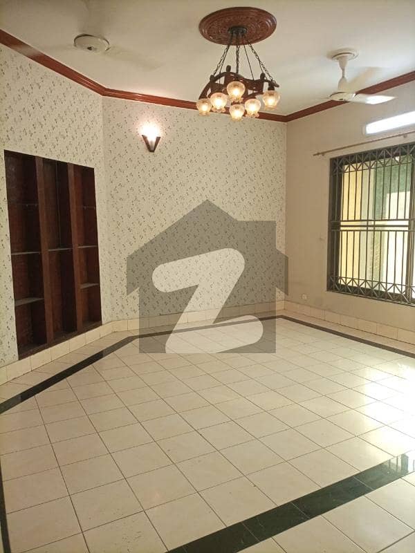 پی ڈبلیو ڈی کالونی راولپنڈی میں 8 کمروں کا 1 کنال مکان 2.5 لاکھ میں کرایہ پر دستیاب ہے۔