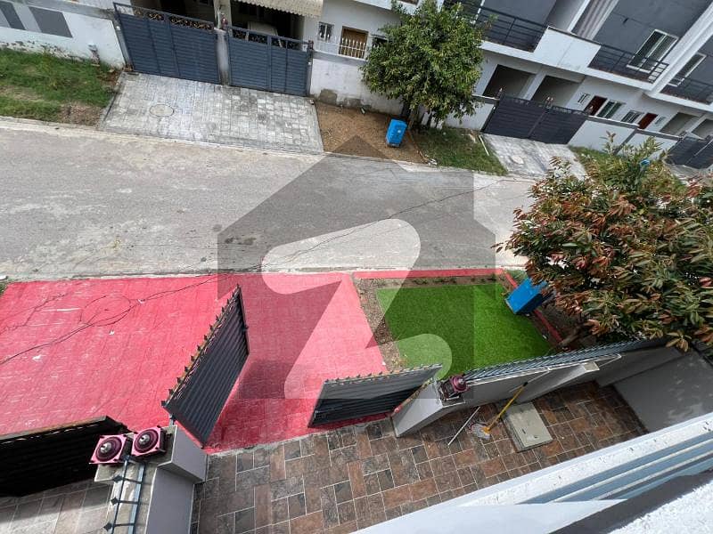 Prime Location 5 Marla House In  Airport Enclave