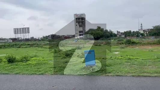 ڈی ایچ اے فیز 8 - بلاک ایکس فیز 8,ڈیفنس (ڈی ایچ اے),لاہور میں 2 کنال رہائشی پلاٹ 8.95 کروڑ میں برائے فروخت۔