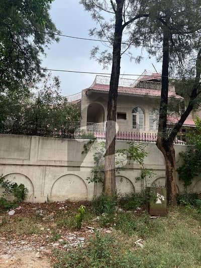 ایف ۔ 8/2 ایف ۔ 8,اسلام آباد میں 8 کمروں کا 4 کنال مکان 72.0 کروڑ میں برائے فروخت۔