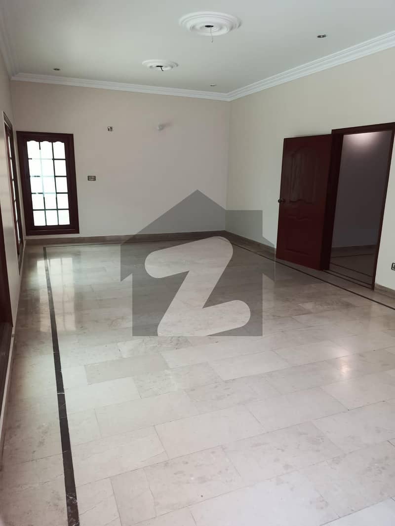 400 Sq Yard 1st For Commercial Space