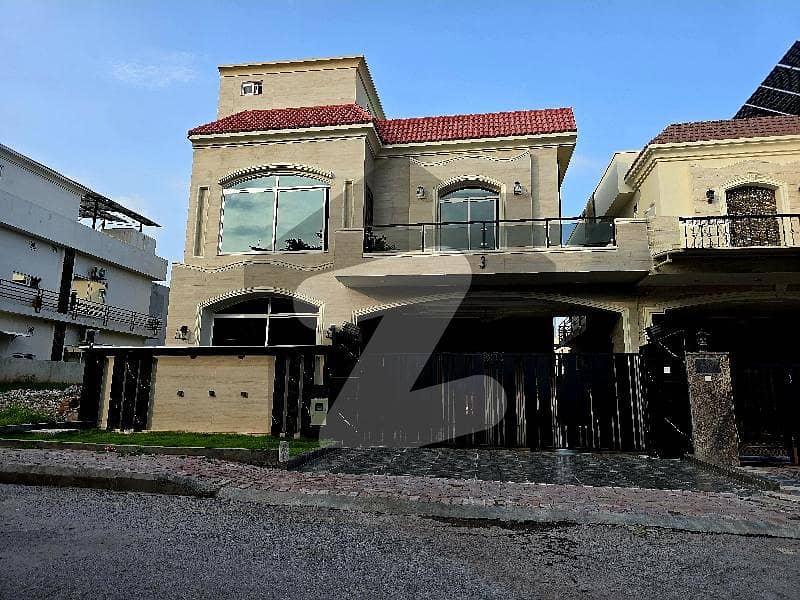 بحریہ انکلیو بحریہ ٹاؤن,اسلام آباد میں 5 کمروں کا 10 مرلہ مکان 6.5 کروڑ میں برائے فروخت۔