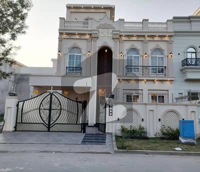 Fully furnished 10 Marla house for sale Near to Park