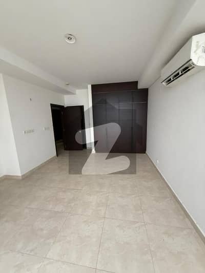 For Sale Elegant 3-Bedroom Sea-Facing Apartment | Pearl Tower 1, Emaar Oceanfront For Sale Elegant 3-Bedroom Sea-Facing Apartment | Pearl Tower 1, Emaar Oceanfront