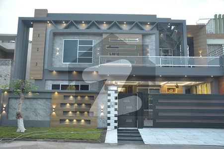 Beautiful new house 6 beds with attached washrooms