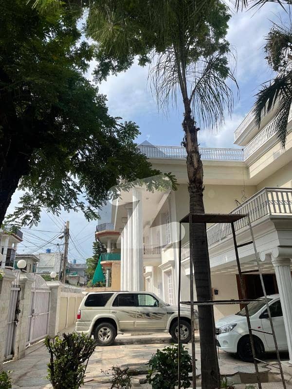 Beautiful 1.5 Kanal House For Rent