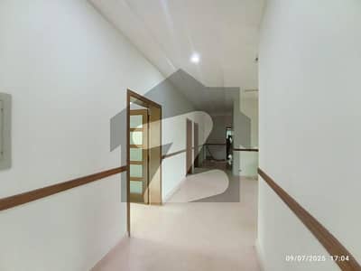 20 Marla Luxury Upper Portion Near To Markaz Family Park And Margalla Avenue