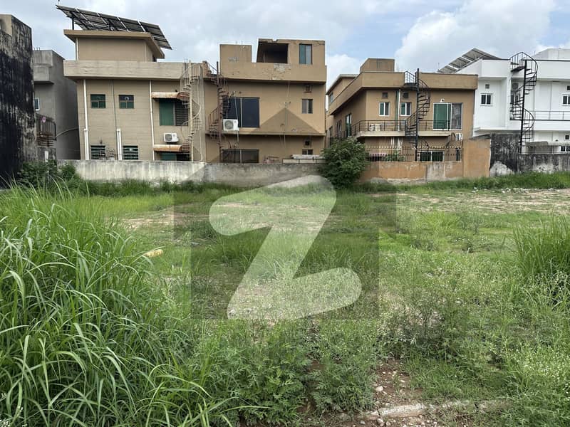 10 MARLA LEVEL FRONT OPEN PLOT 10 MARLA LEVEL FRONT OPEN PLOT