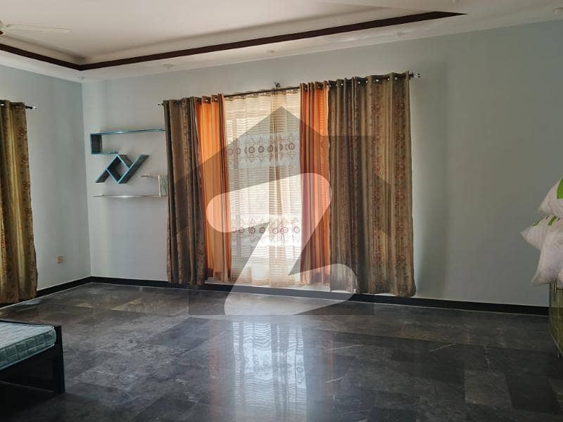 Upper Portion Available For Rent Upper Portion Available For Rent
