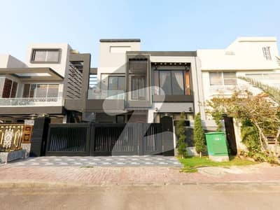 Bahria Town - Nargis Block House For Sale Sized 10 Marla