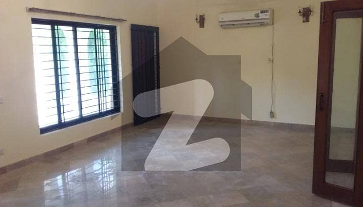 Ideally Located, Compact Full House Ideally Located, Compact Full House