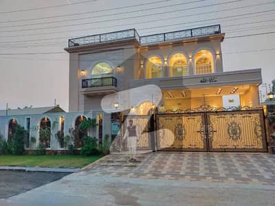 چنار باغ لاہور میں 5 کمروں کا 1 کنال مکان 4.6 کروڑ میں برائے فروخت۔