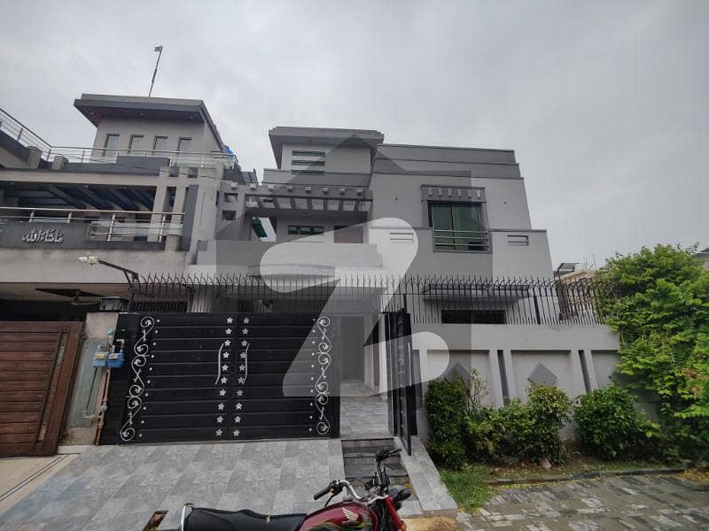 Luxury Modern House (Rs. 115,000/Month) Luxury Modern House (Rs. 115,000/Month)