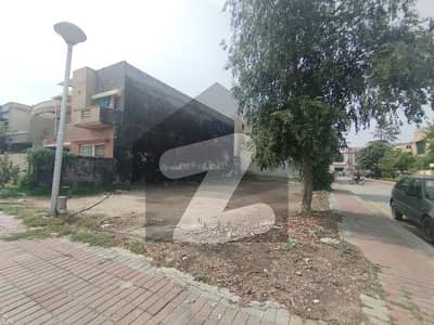 Corner+Sunface Prime location Level Plot 10 Marla