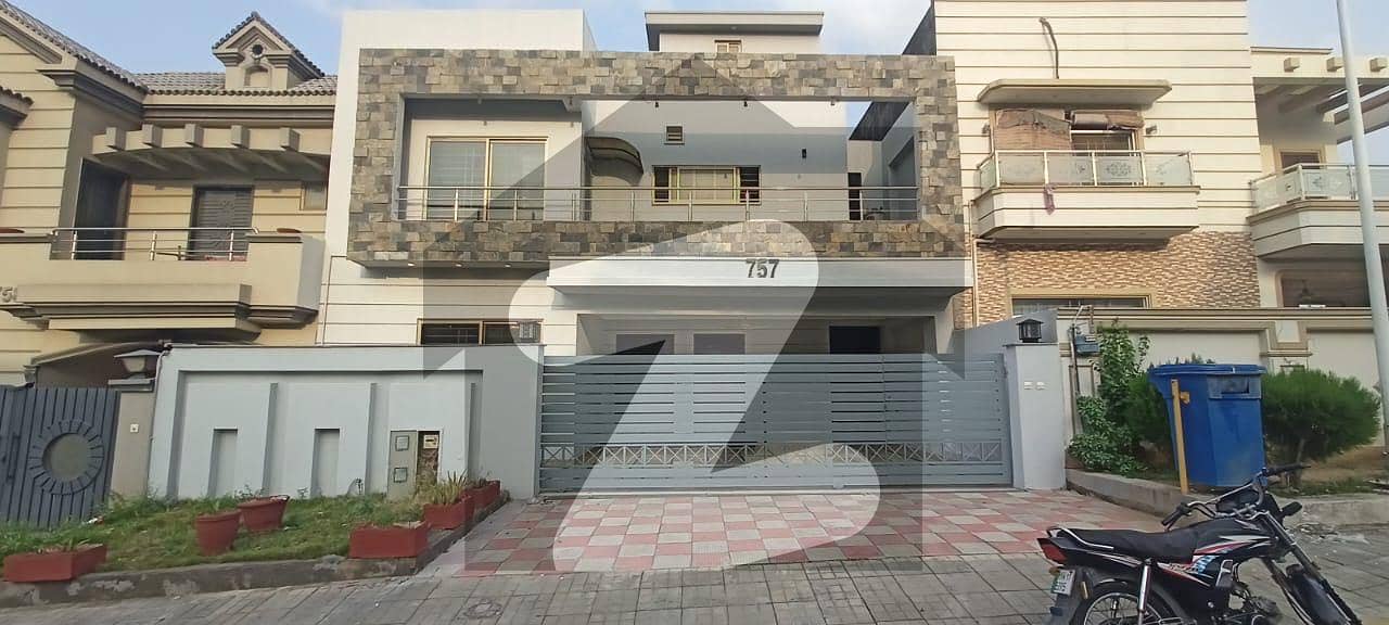 بحریہ ٹاؤن فیز 8 بحریہ ٹاؤن راولپنڈی,راولپنڈی میں 5 کمروں کا 10 مرلہ مکان 3.95 کروڑ میں برائے فروخت۔ بحریہ ٹاؤن فیز 8 بحریہ ٹاؤن راولپنڈی,راولپنڈی میں 5 کمروں کا 10 مرلہ مکان 3.95 کروڑ میں برائے فروخت۔