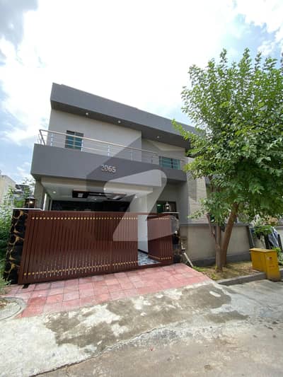 Grab This 7 Marla House with Gas Great Condition, Low Price!