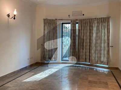 ایف ۔ 8 اسلام آباد میں 4 کمروں کا 1 کنال مکان 4.0 لاکھ میں کرایہ پر دستیاب ہے۔