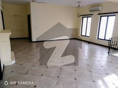ایف ۔ 6 اسلام آباد میں 4 کمروں کا 1 کنال مکان 6.0 لاکھ میں کرایہ پر دستیاب ہے۔