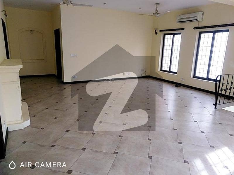 ایف ۔ 6 اسلام آباد میں 4 کمروں کا 1 کنال مکان 6.0 لاکھ میں کرایہ پر دستیاب ہے۔