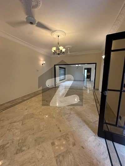 Luxurious 5-Bedroom Bungalow For Rent!