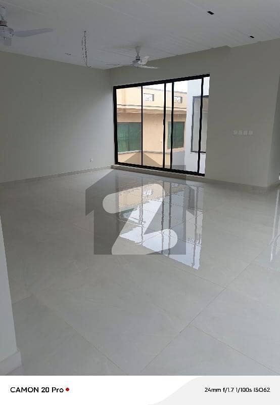 F11 Triple Storey House For Office