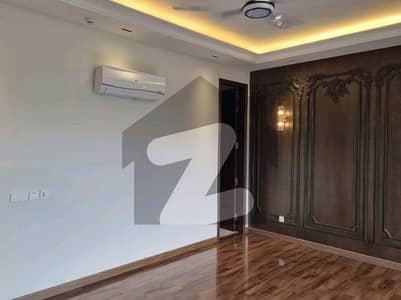 ڈی ایچ اے فیز 8 ڈیفنس (ڈی ایچ اے),لاہور میں 5 کمروں کا 1 کنال مکان 16.9 کروڑ میں برائے فروخت۔