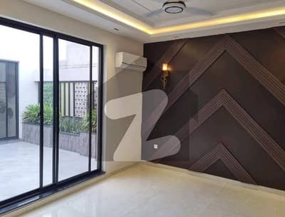 House Of 1 Kanal In DHA Phase 8 For Sale
