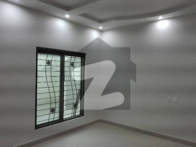 A Perfect House Awaits You In Wapda Town Phase 1 - Block J2 Lahore