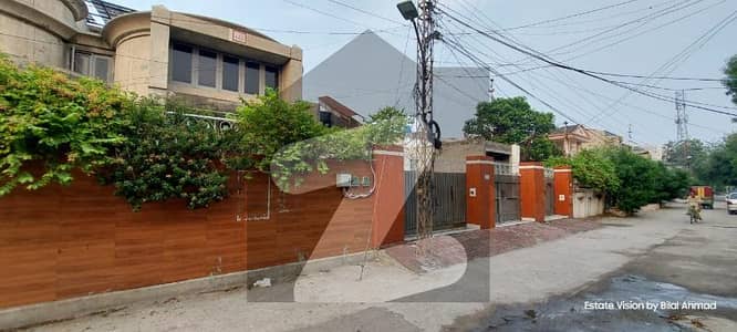 23 Marla upper portion complete separate 2 car garage 1electric 1 suigas separate meter