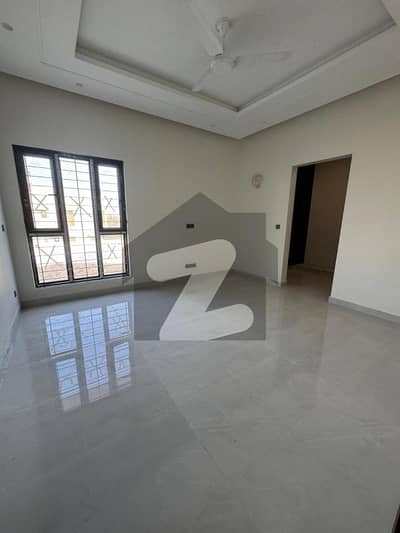 ڈی ایچ اے فیز 8 ڈی ایچ اے ڈیفینس,کراچی میں 3 کمروں کا 1 کنال بالائی پورشن 3.0 لاکھ میں کرایہ پر دستیاب ہے۔